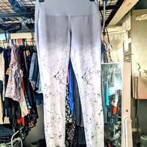 Material Girl Active Gray/White Marble Print Leggings